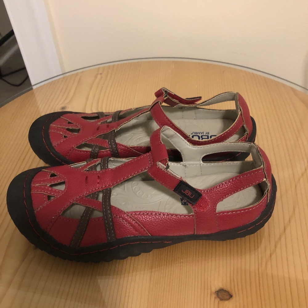JBU Women's Red and Brown Strappy Closed-Toe Sandals - Picture 5 of 6